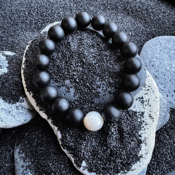 Black Onyx & Freshwater Pearl Bracelet